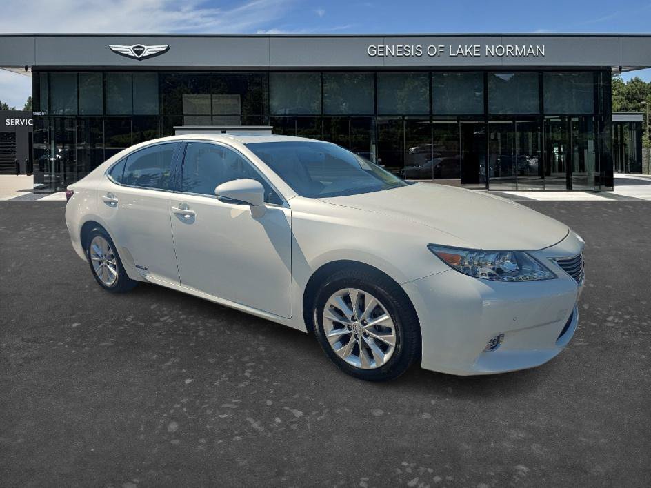 Used 2015 Lexus ES 300h w/ Navigation System Package FWD image 3