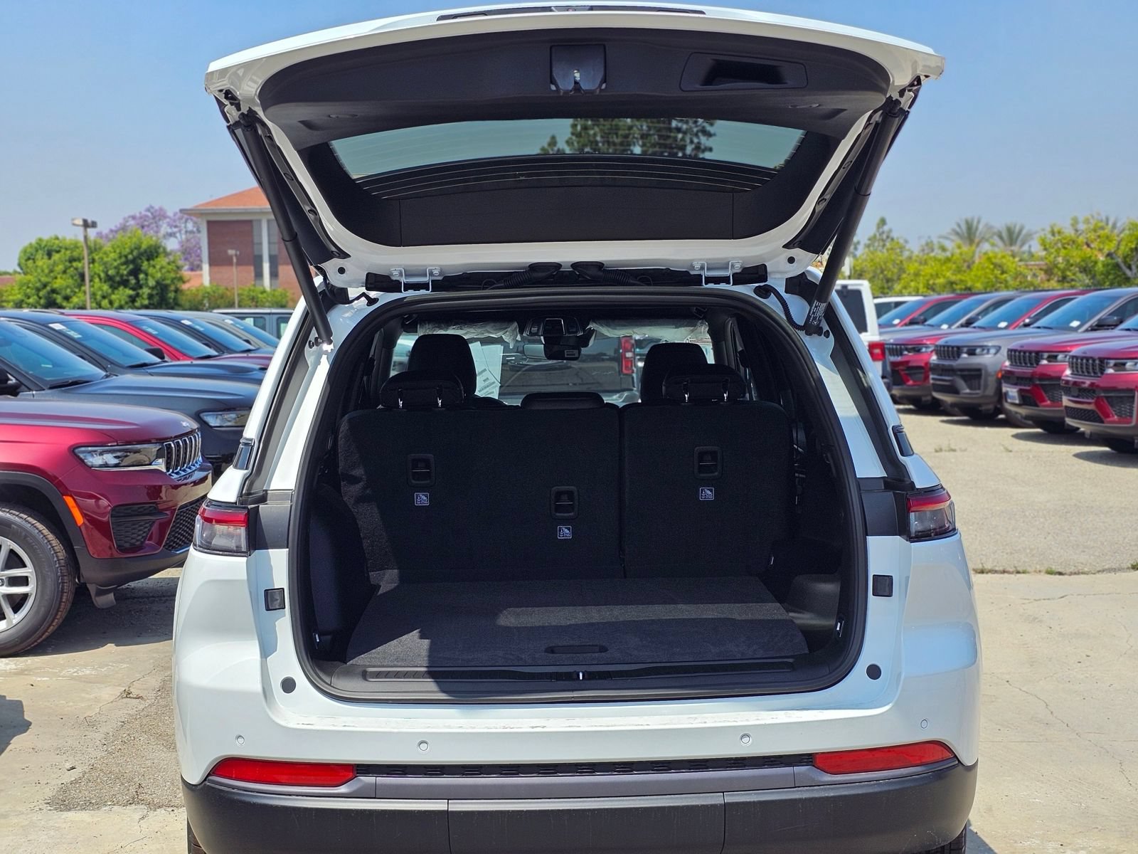 New 2026 Jeep Grand Cherokee Altitude RWD image 7