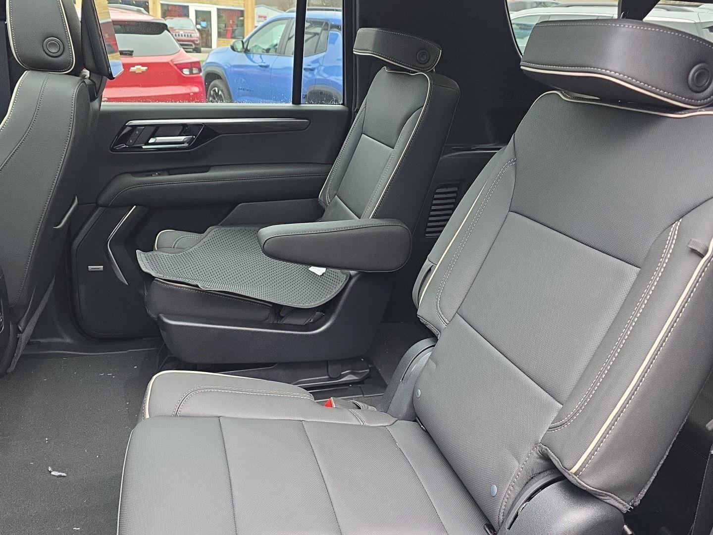 New 2025 Chevrolet Suburban Premier image 24