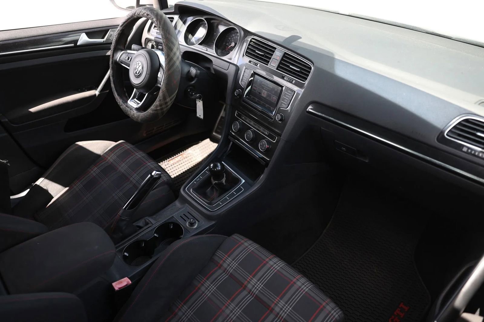 Used 2015 Volkswagen GTI S FWD image 21