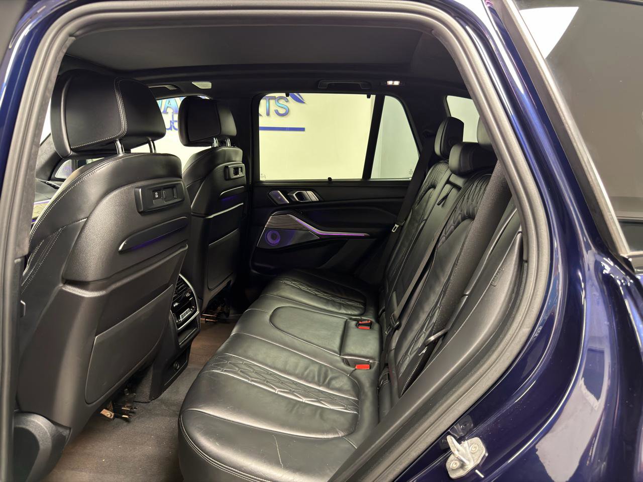 Used 2020 BMW X5 M50i w/ Executive Package image 31