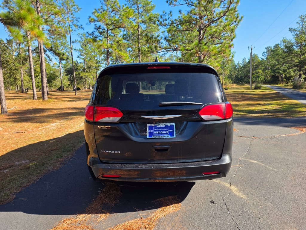 Used 2023 Chrysler Voyager LX FWD image 4