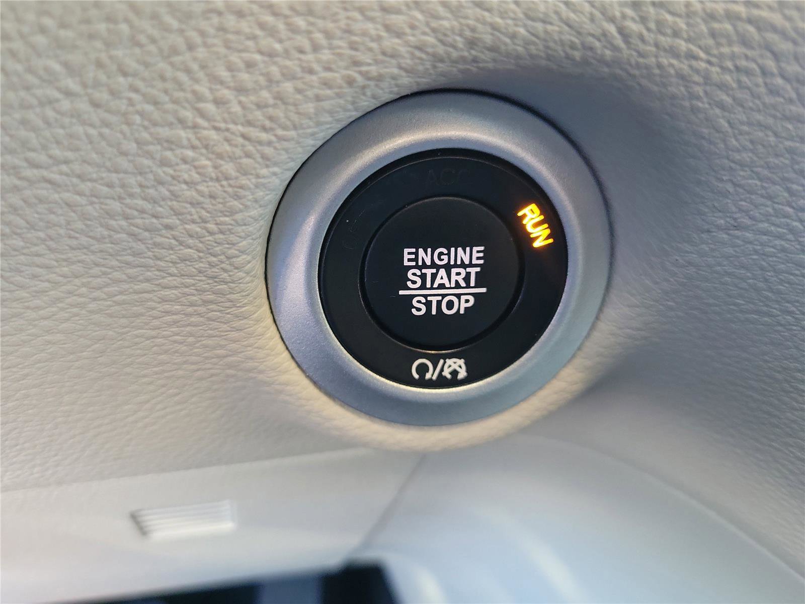 Used 2023 Chrysler Pacifica Touring-L image 29