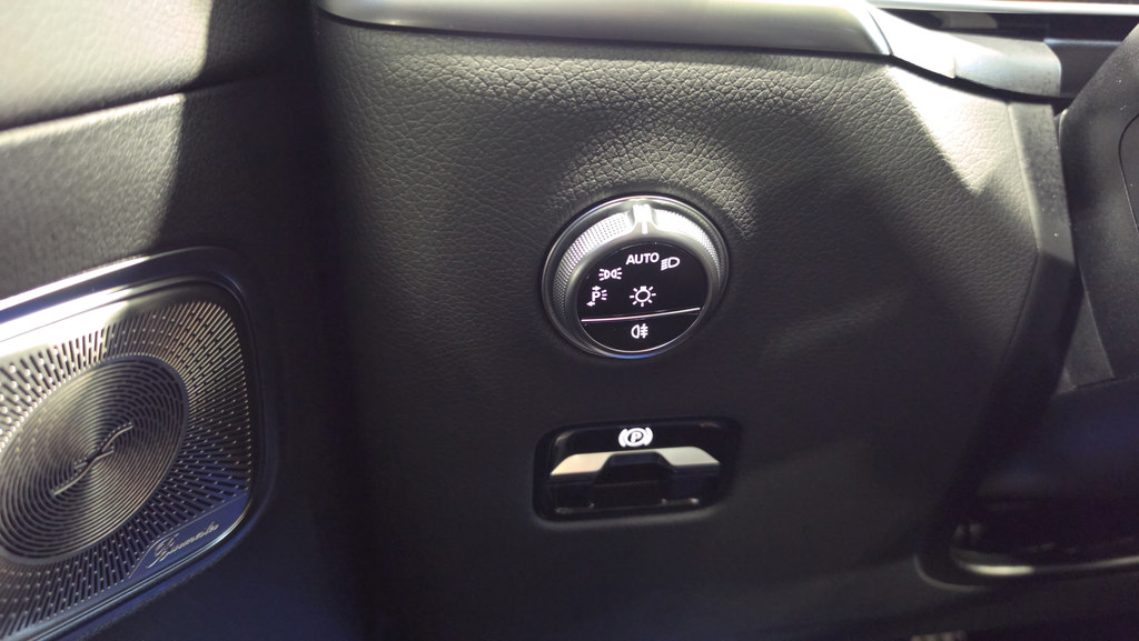 Used 2024 Mercedes-Benz GLC 300 4MATIC image 25