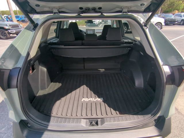 Used 2021 Toyota RAV4 XLE w/ Convenience Package FWD image 14