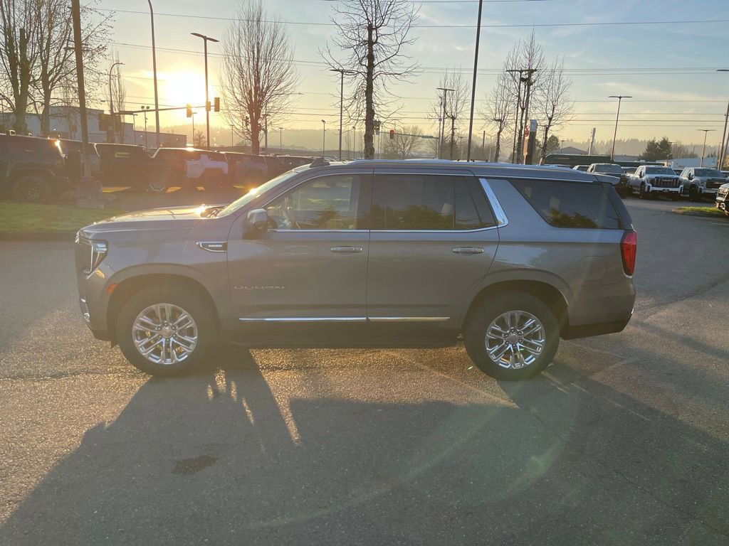 Used 2021 GMC Yukon SLT w/ SLT Premium Package image 2