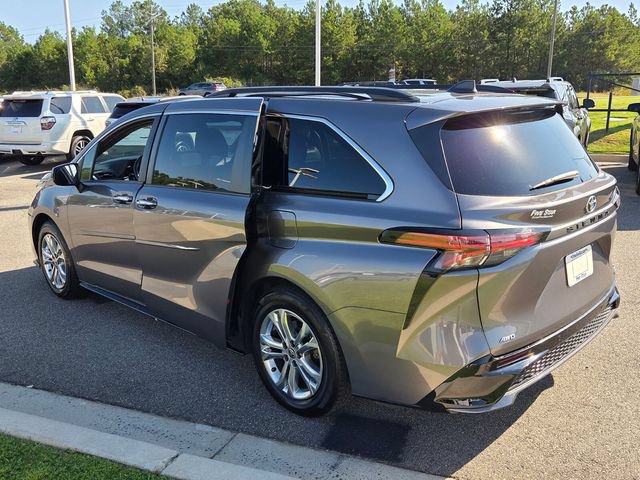 Used 2022 Toyota Sienna XSE w/ XSE Plus Package AWD/4WD image 10