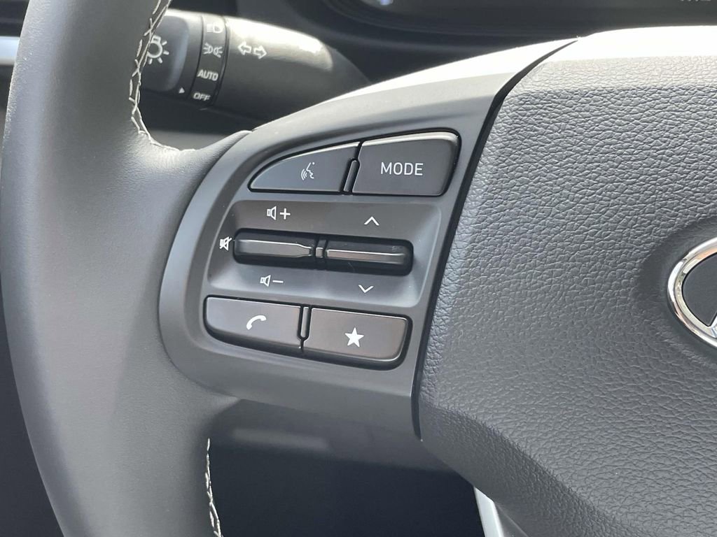 New 2025 Hyundai Venue SEL image 18