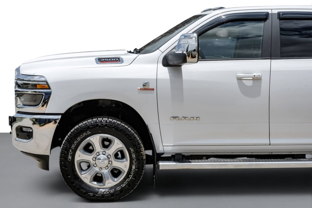 Used 2025 RAM 3500 Laramie AWD/4WD image 10