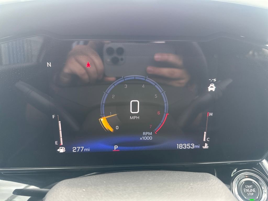 Used 2024 Chevrolet Trax RS w/ Sunroof Package image 15