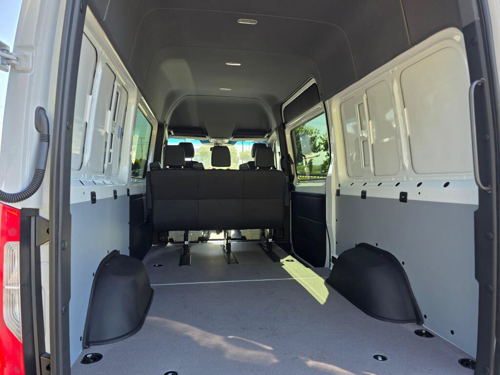 New 2025 Mercedes-Benz eSprinter 170 Cargo image 17