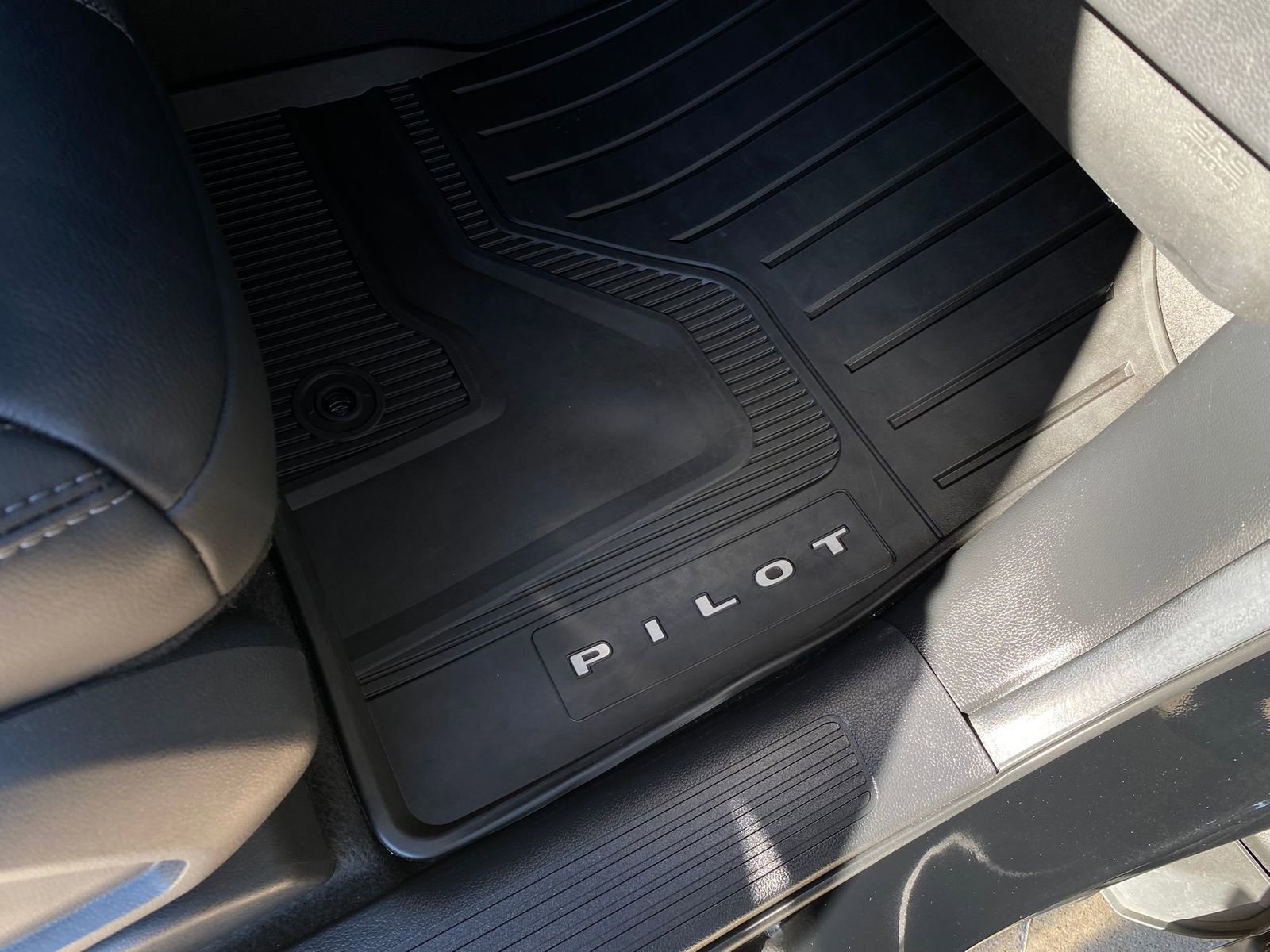 Used 2024 Honda Pilot Touring image 14