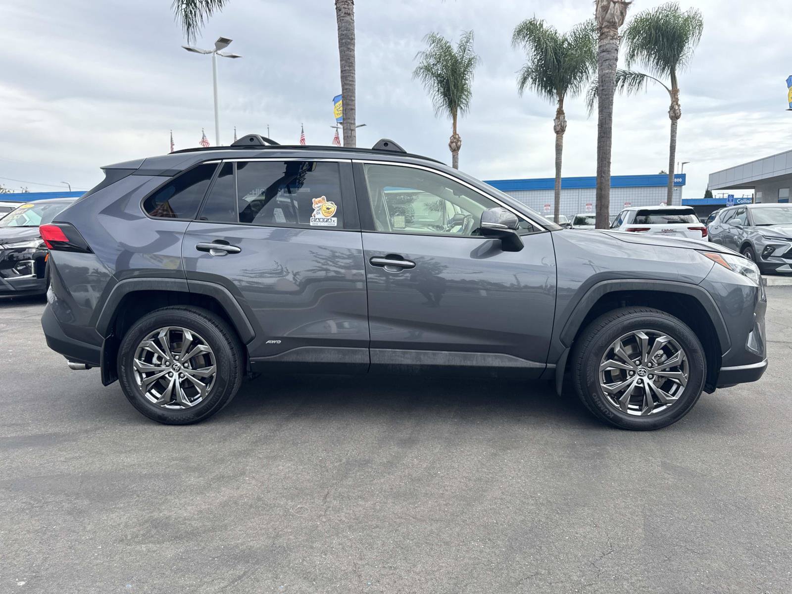 Used 2022 Toyota RAV4 XLE Premium AWD/4WD image 4