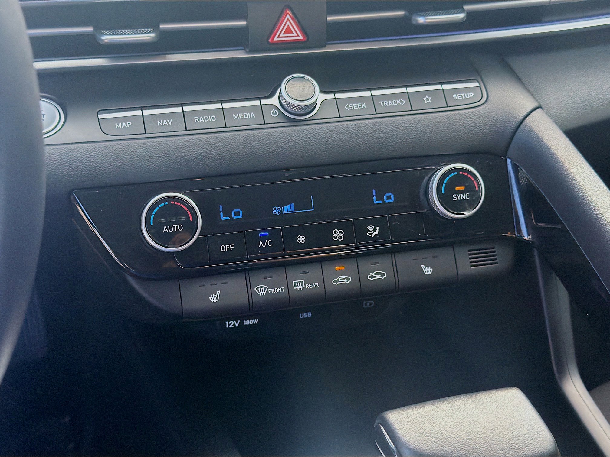 Used 2025 Hyundai Elantra SEL image 12