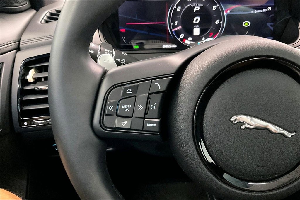 Used 2024 Jaguar F-TYPE Coupe AWD image 21