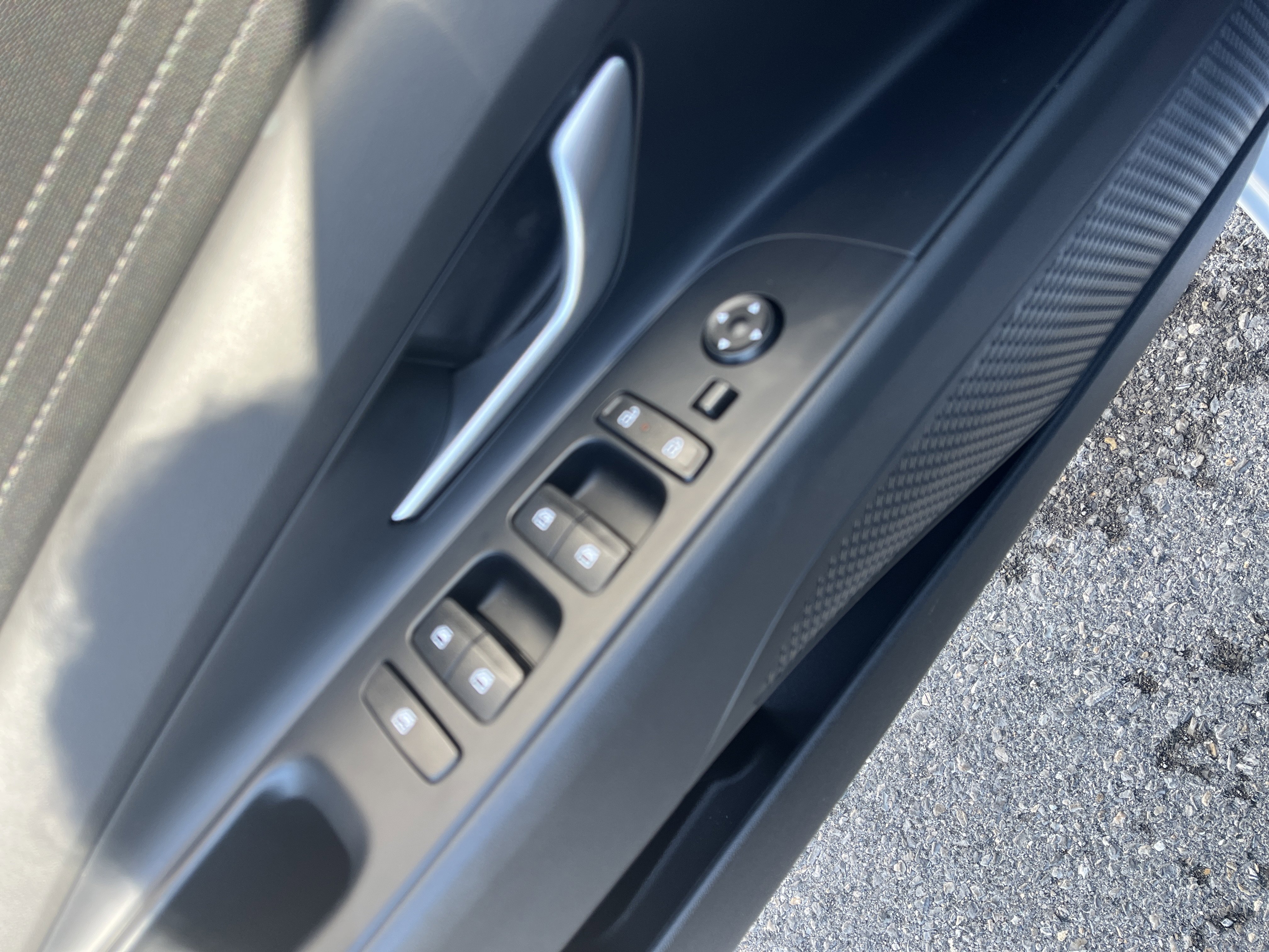 Used 2025 Hyundai Elantra Blue FWD image 17