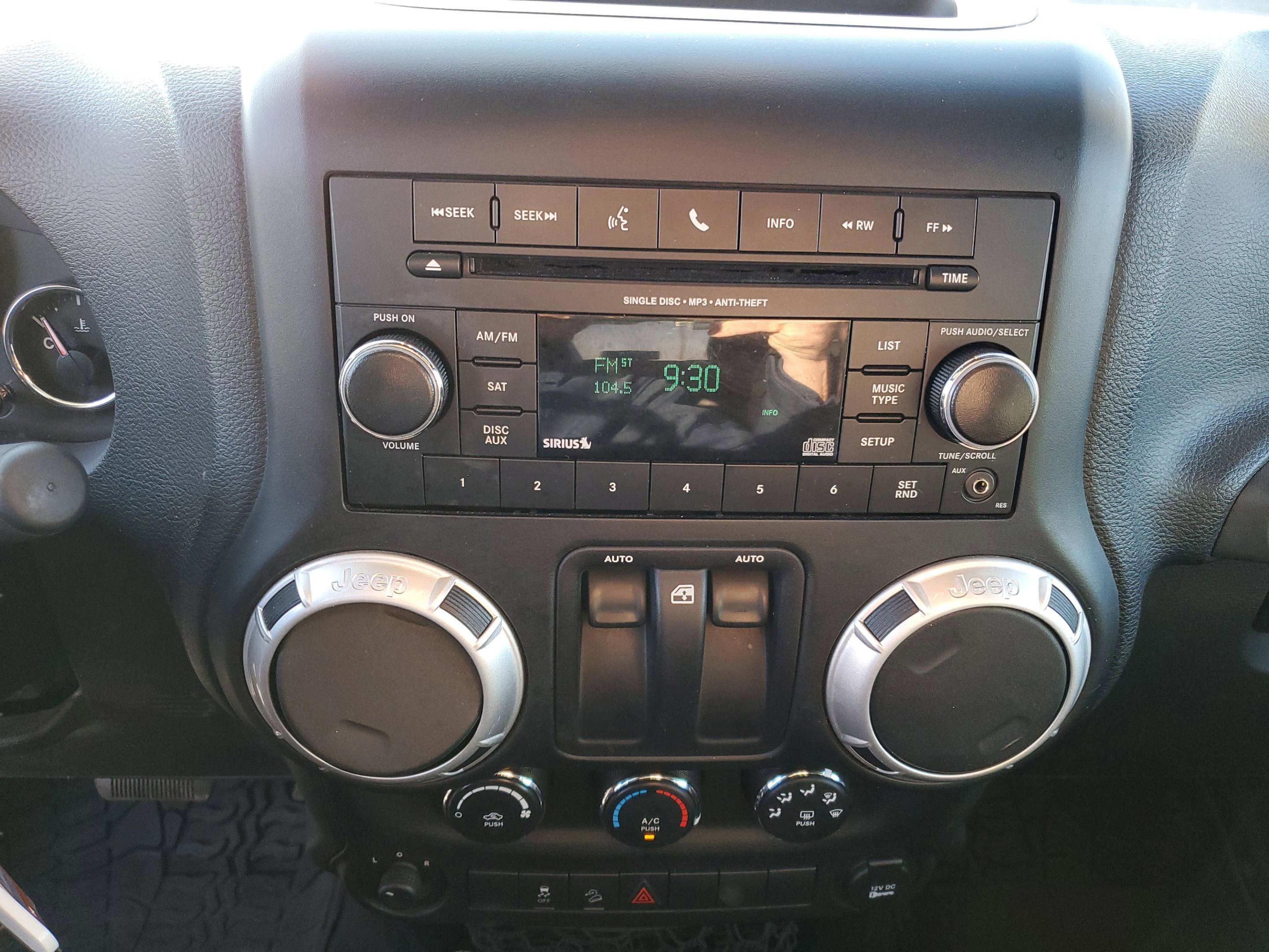 Used 2015 Jeep Wrangler Freedom Edition image 23