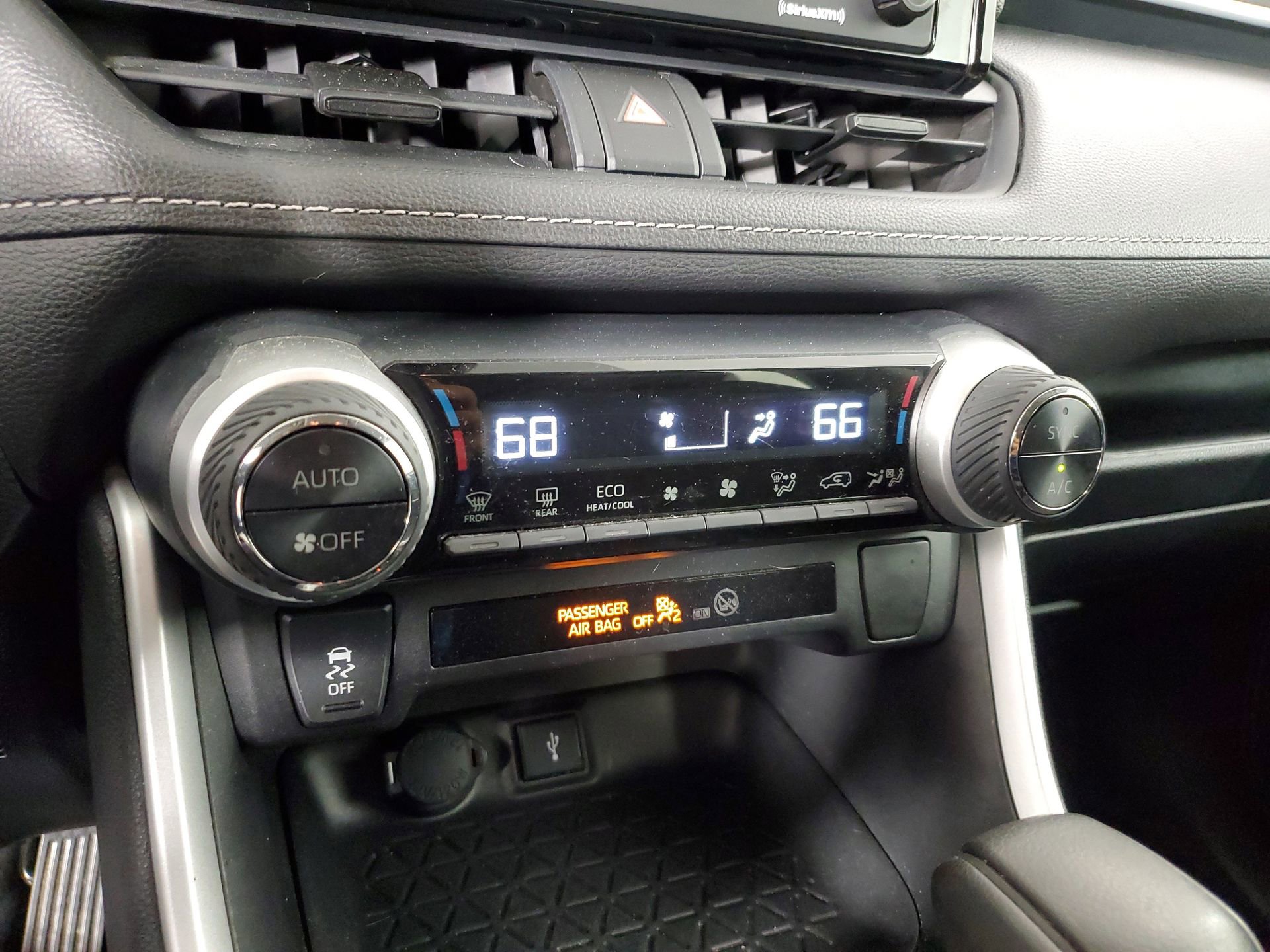 Used 2021 Toyota RAV4 XLE w/ Convenience Package image 38