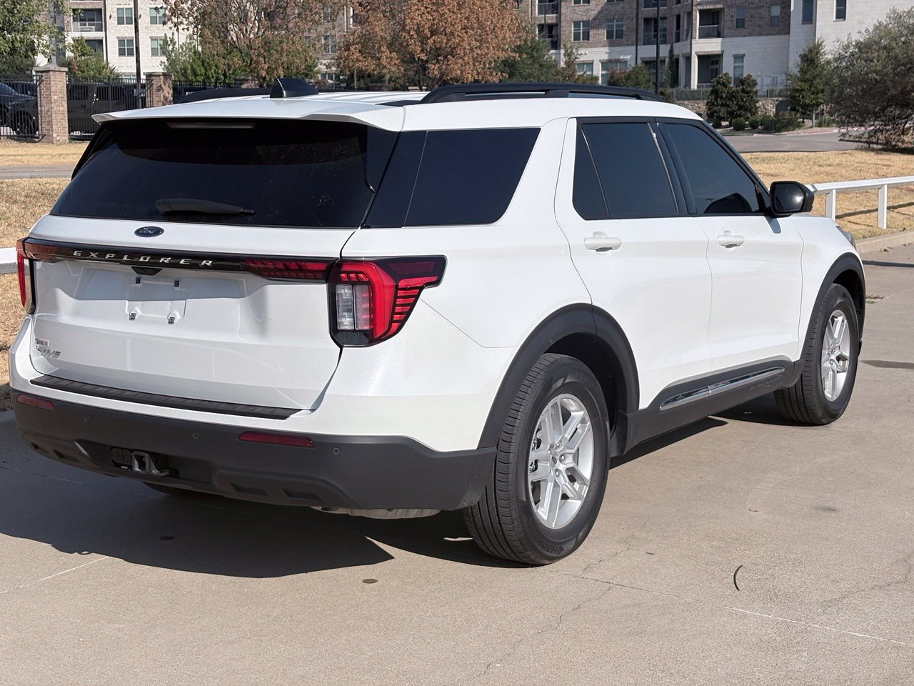 Used 2025 Ford Explorer Active RWD image 4