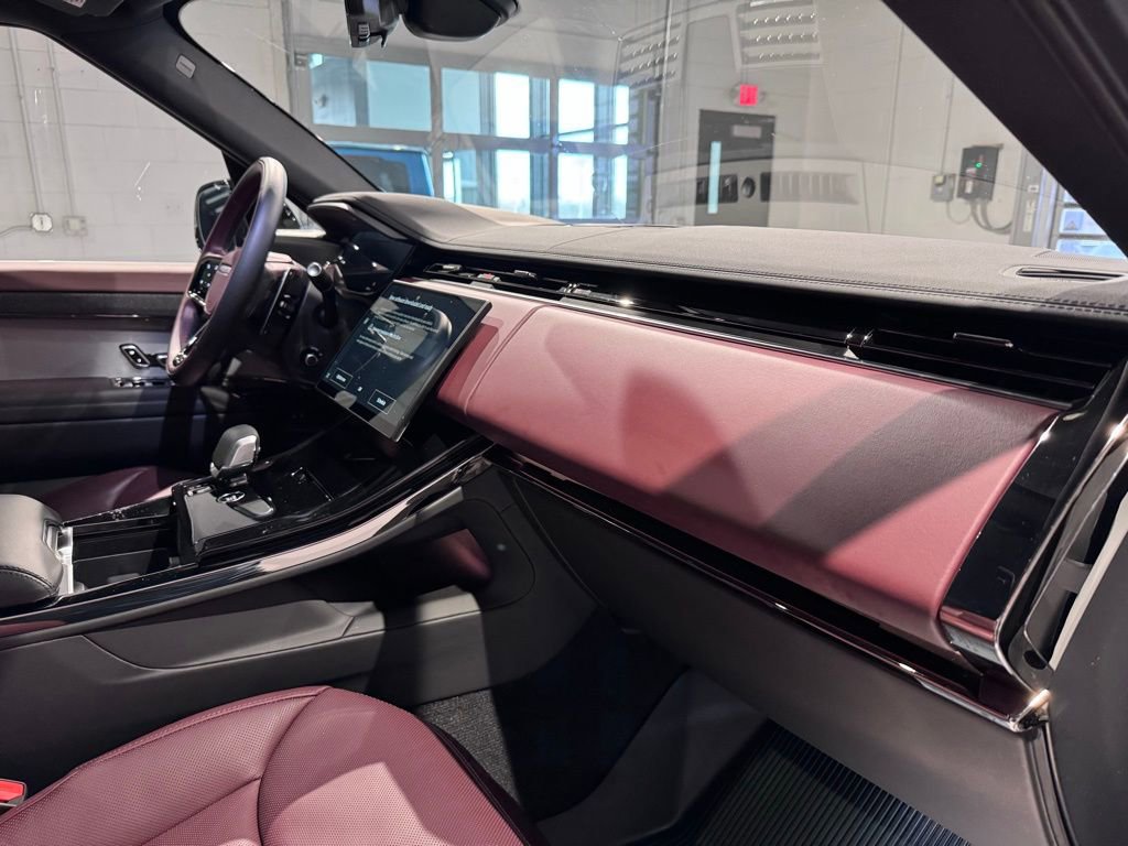 Used 2025 Land Rover Range Rover Sport Dynamic SE image 47