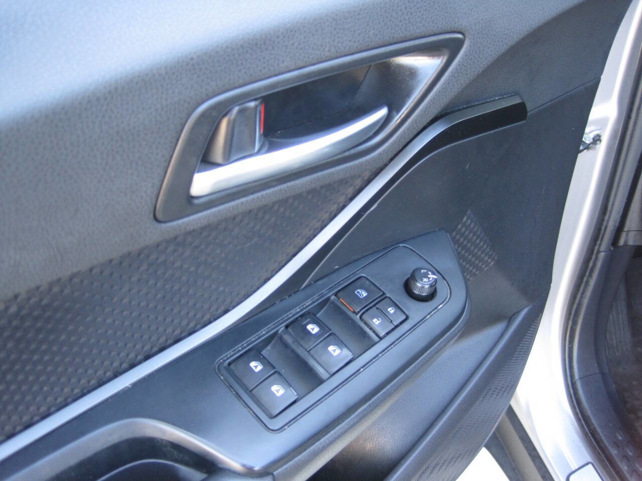 Used 2019 Toyota C-HR LE image 21