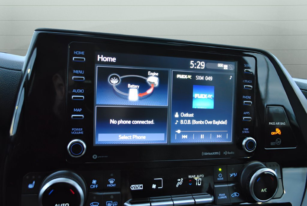 Used 2021 Toyota Highlander XLE AWD/4WD image 22
