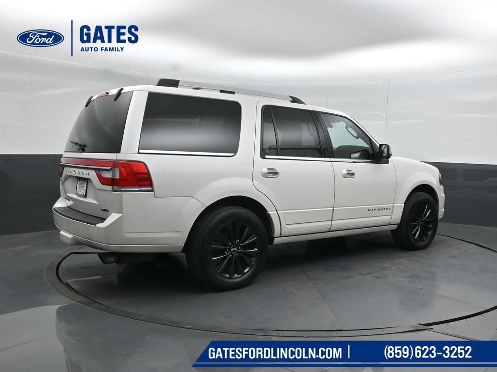 Used 2016 Lincoln Navigator Select AWD/4WD image 2