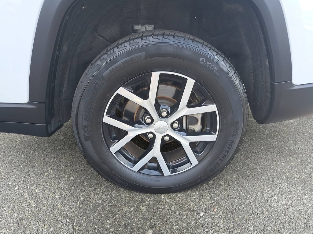 Certified 2023 Jeep Grand Cherokee L Limited AWD/4WD image 33