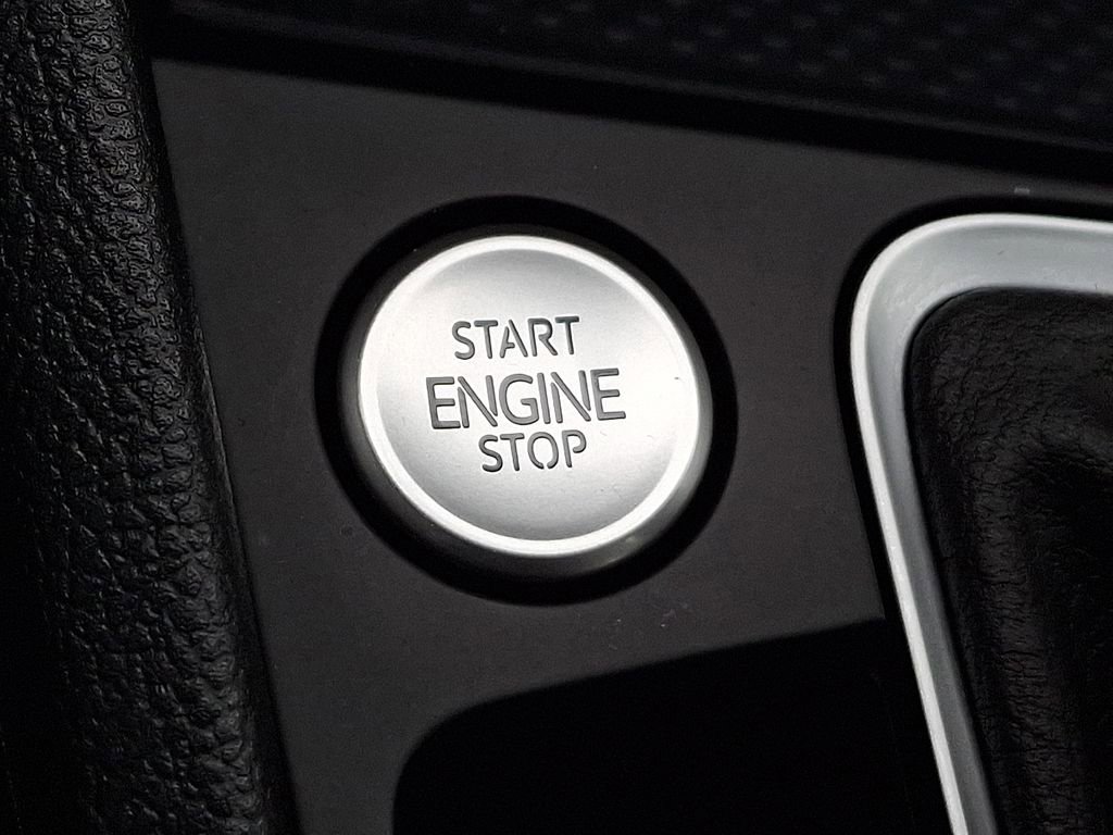 Certified 2025 Volkswagen Jetta SEL image 24