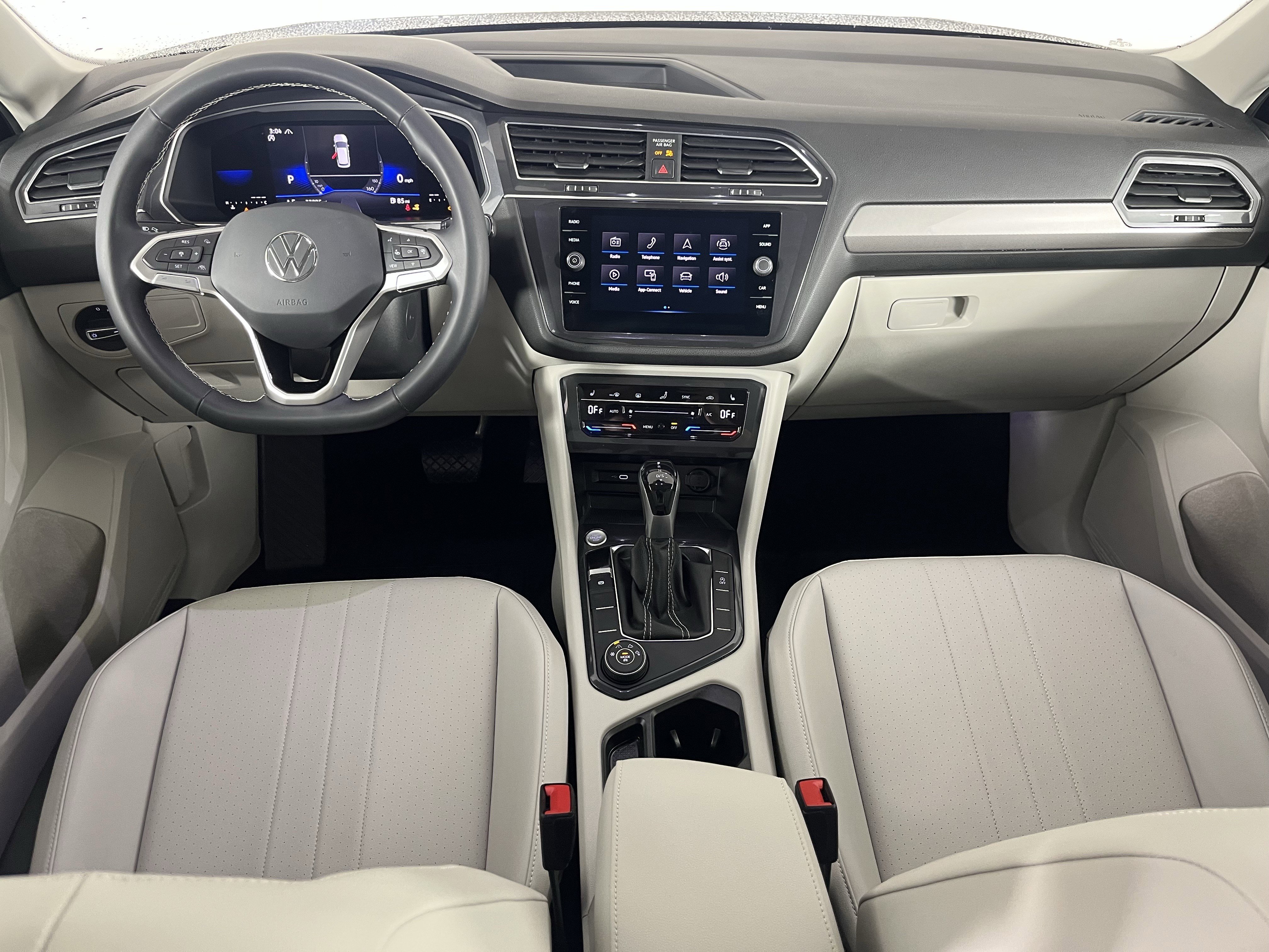 Certified 2022 Volkswagen Tiguan SE w/ Panoramic Sunroof Package image 10