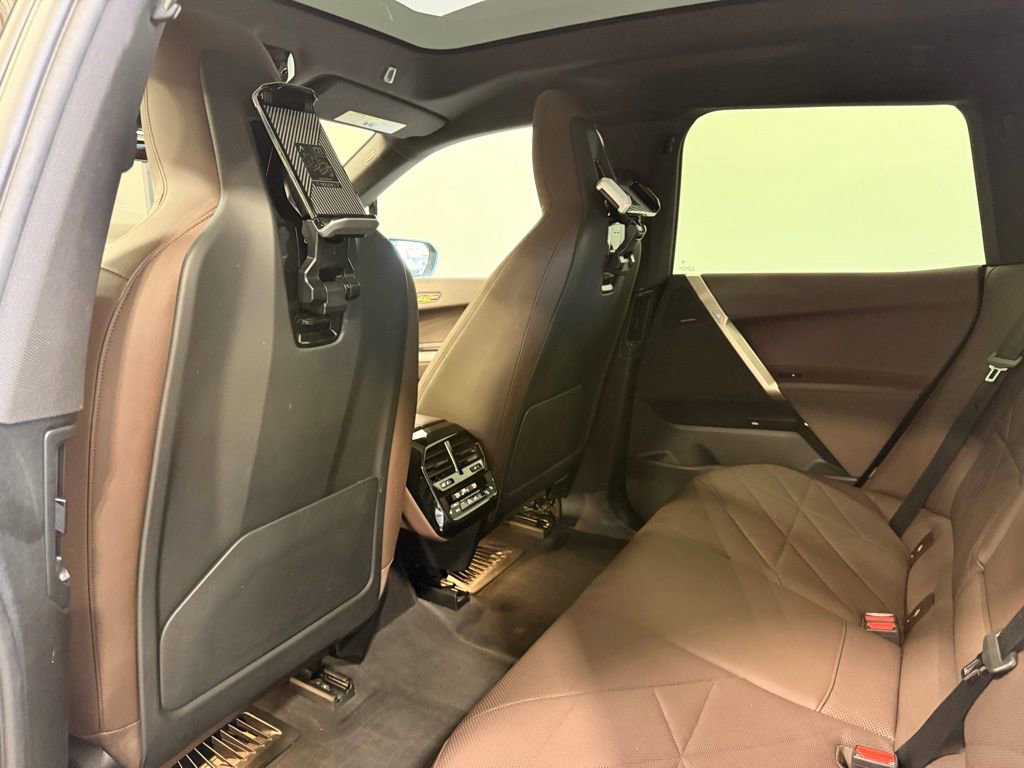 Used 2023 BMW iX xDrive50 w/ Premium Package AWD/4WD image 20