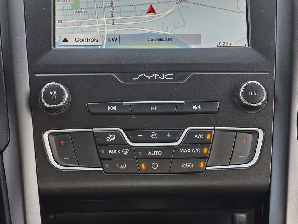 Used 2019 Ford Fusion SE w/ Equipment Group 151A FWD image 14
