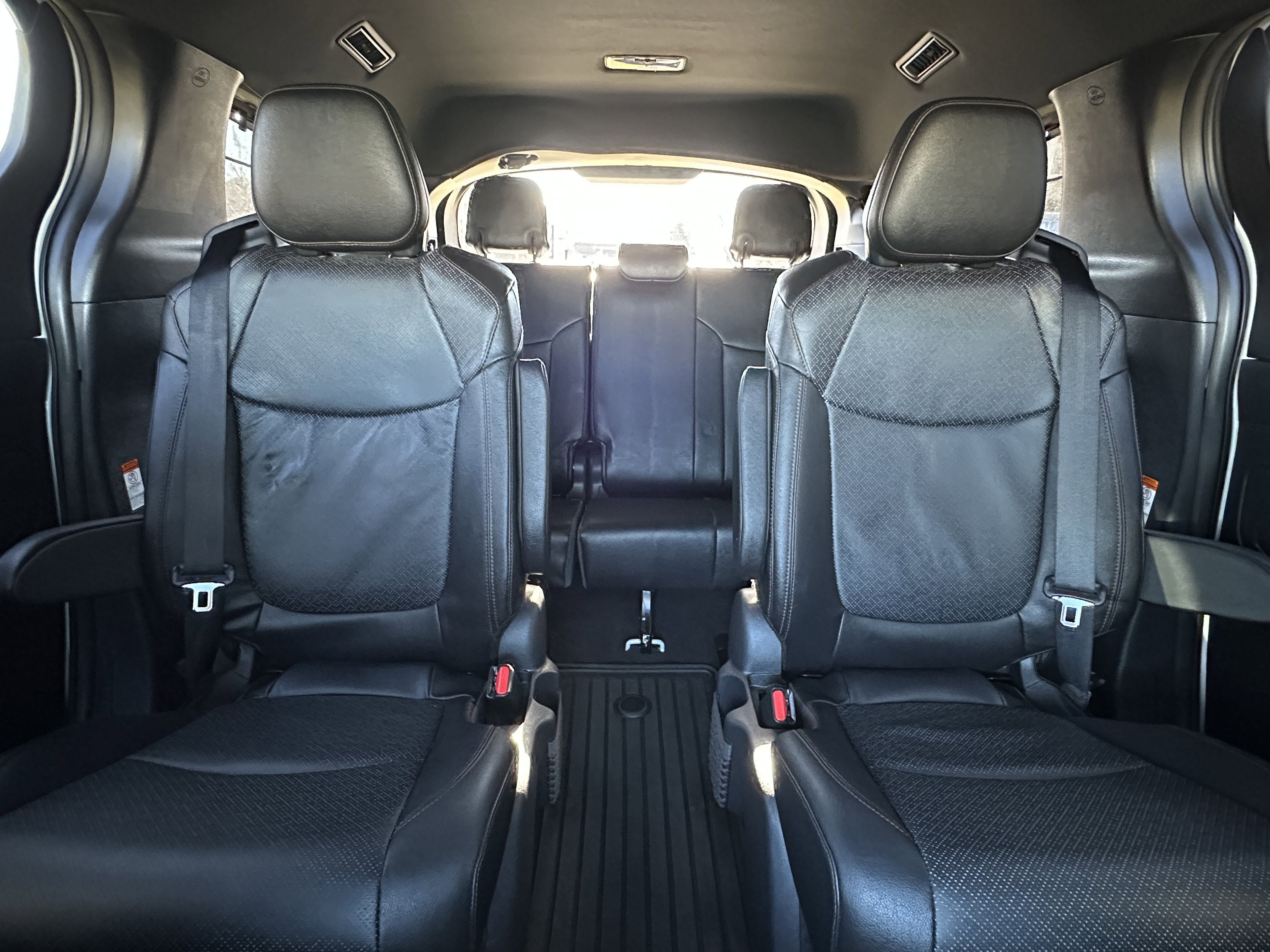 Used 2025 Toyota Sienna Limited image 46