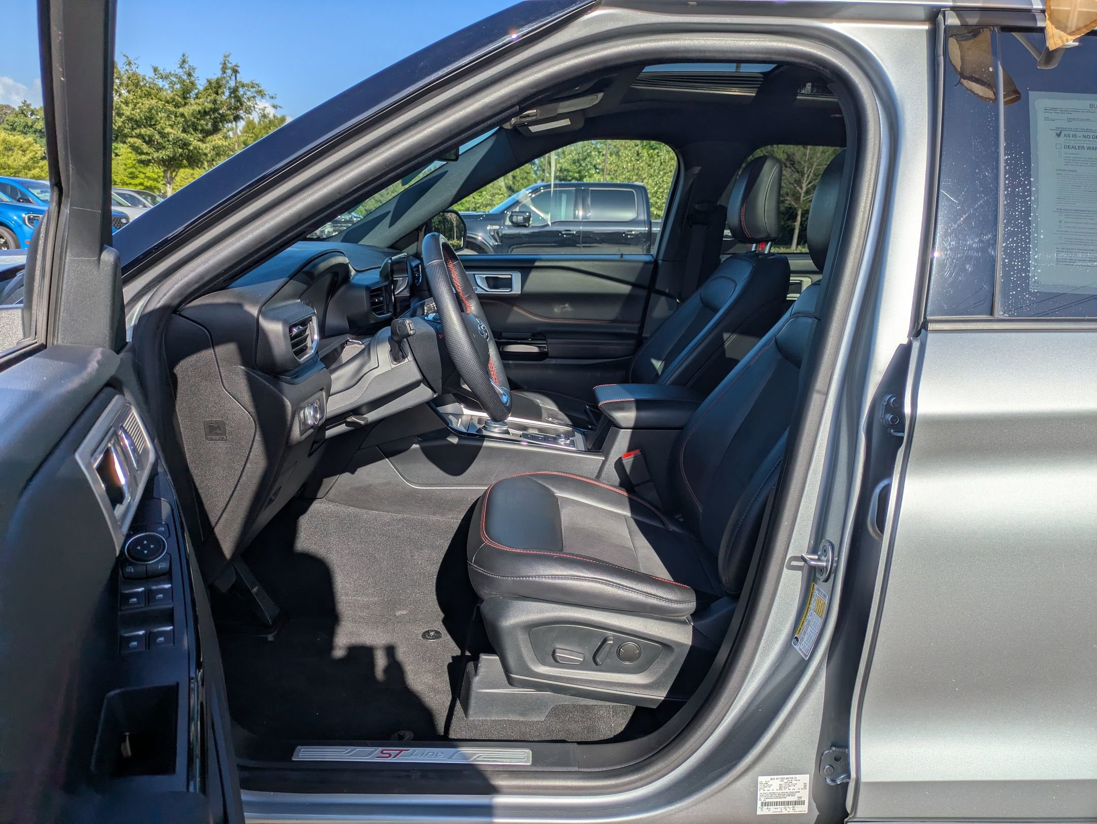 Certified 2022 Ford Explorer ST-Line w/ Class IV Trailer Tow Package AWD/4WD image 12