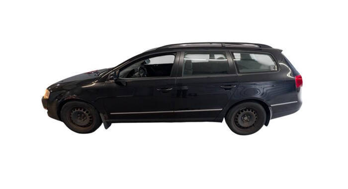 Used 2007 Volkswagen Passat 2.0T FWD image 2