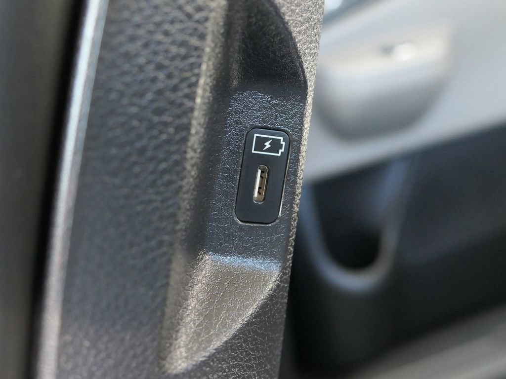 Used 2025 Kia Carnival image 13