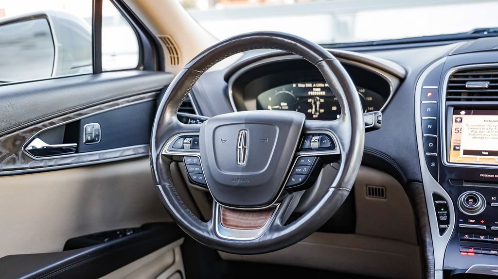 Used 2019 Lincoln Nautilus Select image 16