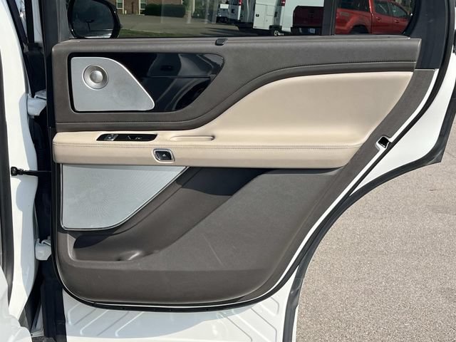 Used 2020 Lincoln Aviator Grand Touring w/ Equipment Group 302A AWD/4WD image 21
