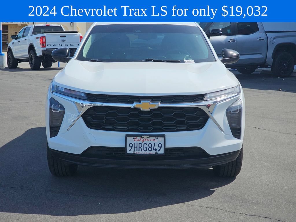 Used 2024 Chevrolet Trax LS FWD image 3