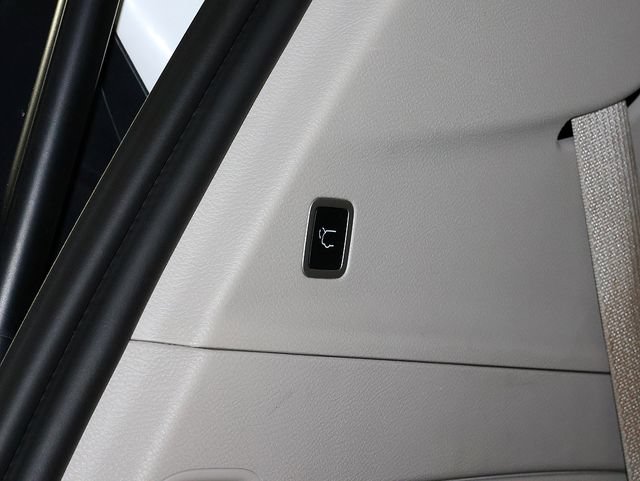 Used 2024 Chrysler Pacifica Touring-L FWD image 29