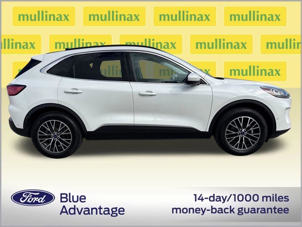 Certified 2022 Ford Escape Titanium w/ Titanium Premium Package image 2