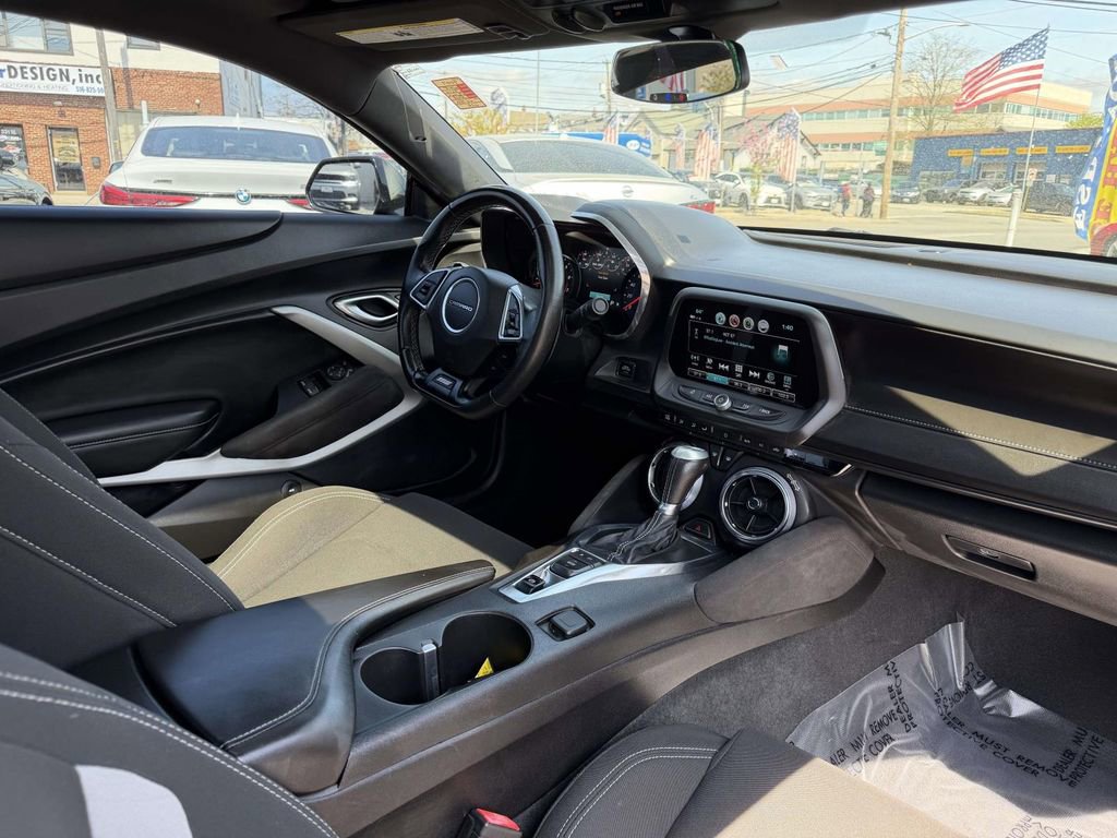 Used 2018 Chevrolet Camaro SS RWD image 12