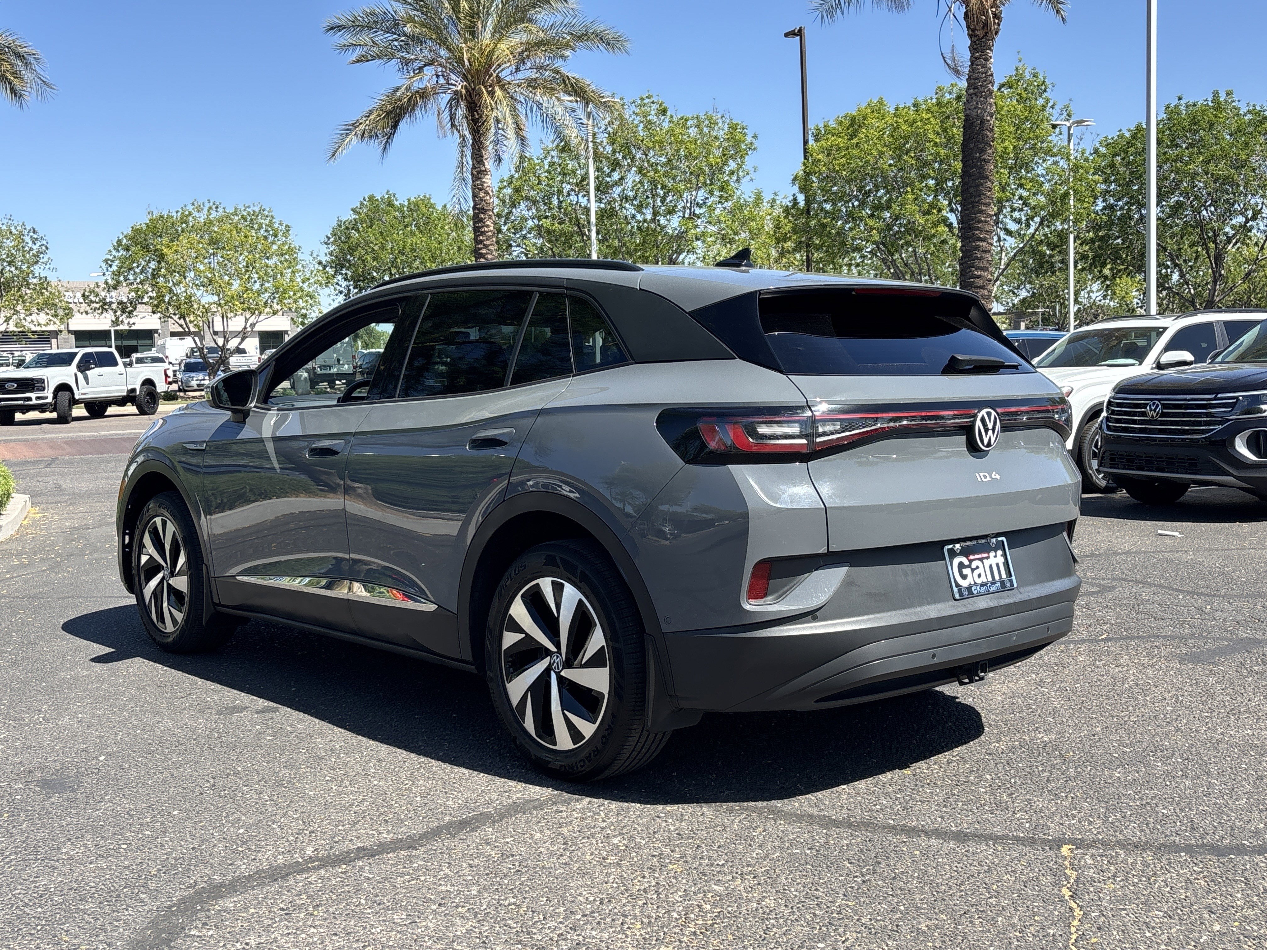 Used 2023 Volkswagen ID.4 Pro image 3