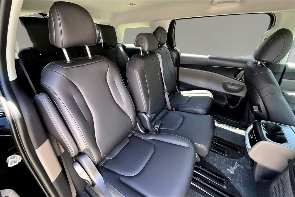 New 2026 Kia Carnival FWD image 10