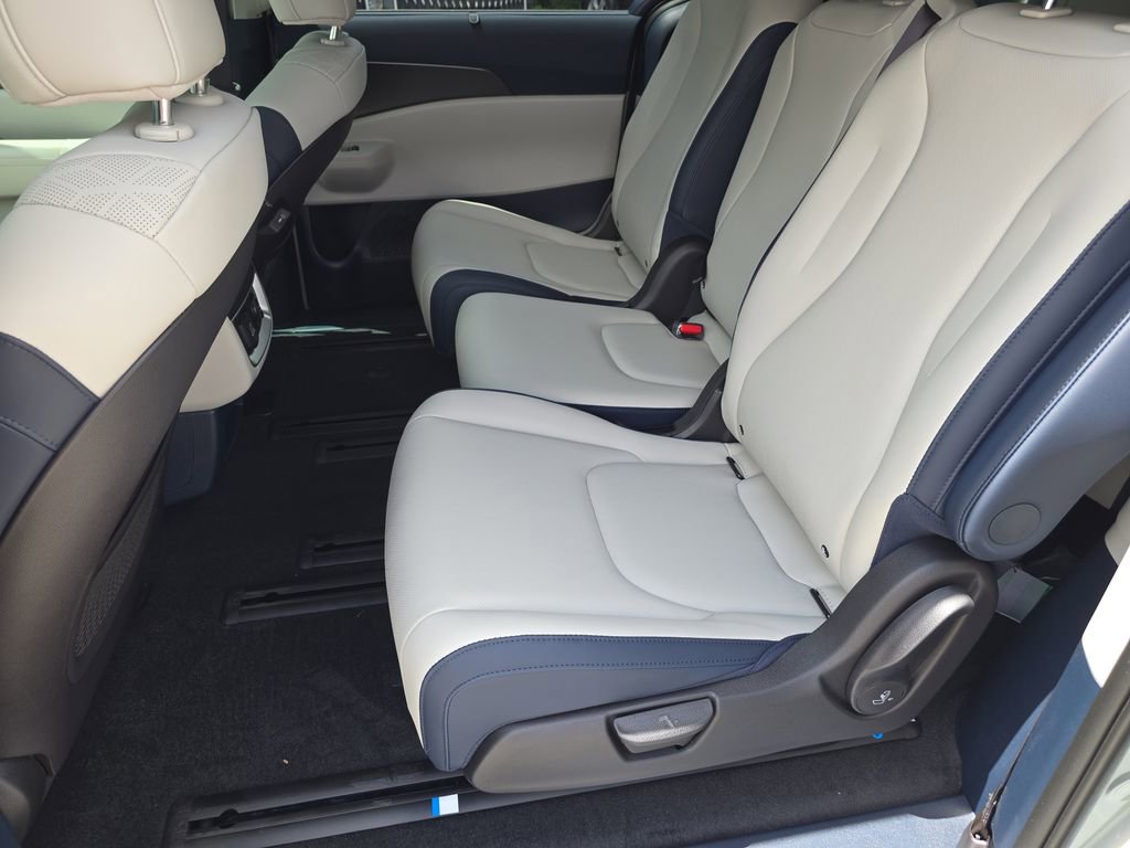New 2026 Kia Carnival SX FWD image 17
