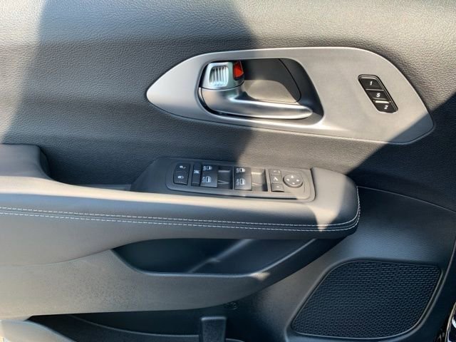 New 2026 Chrysler Pacifica Limited w/ S Appearance Package image 12
