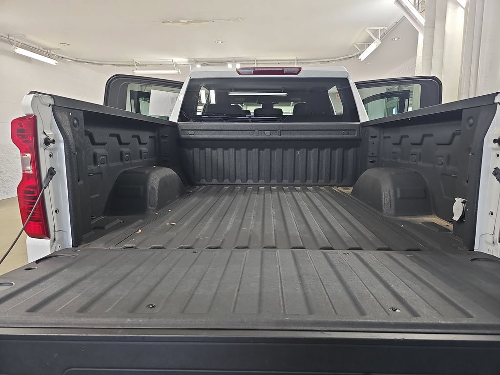 Certified 2024 Chevrolet Silverado 1500 LT AWD/4WD image 15