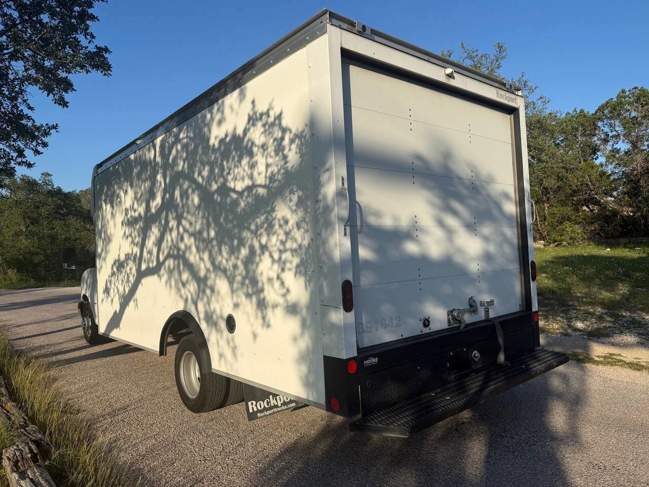 Used 2022 Chevrolet Express 3500 w/ Power Convenience Package RWD image 8