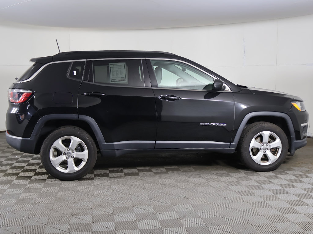 Used 2019 Jeep Compass Latitude w/ Cold Weather Group AWD/4WD image 16