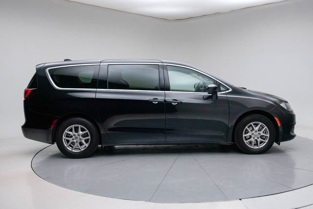 Used 2023 Chrysler Voyager LX image 8